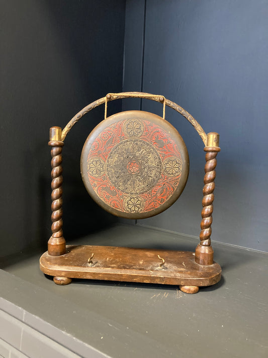 Petit Gong en bronze et son socle